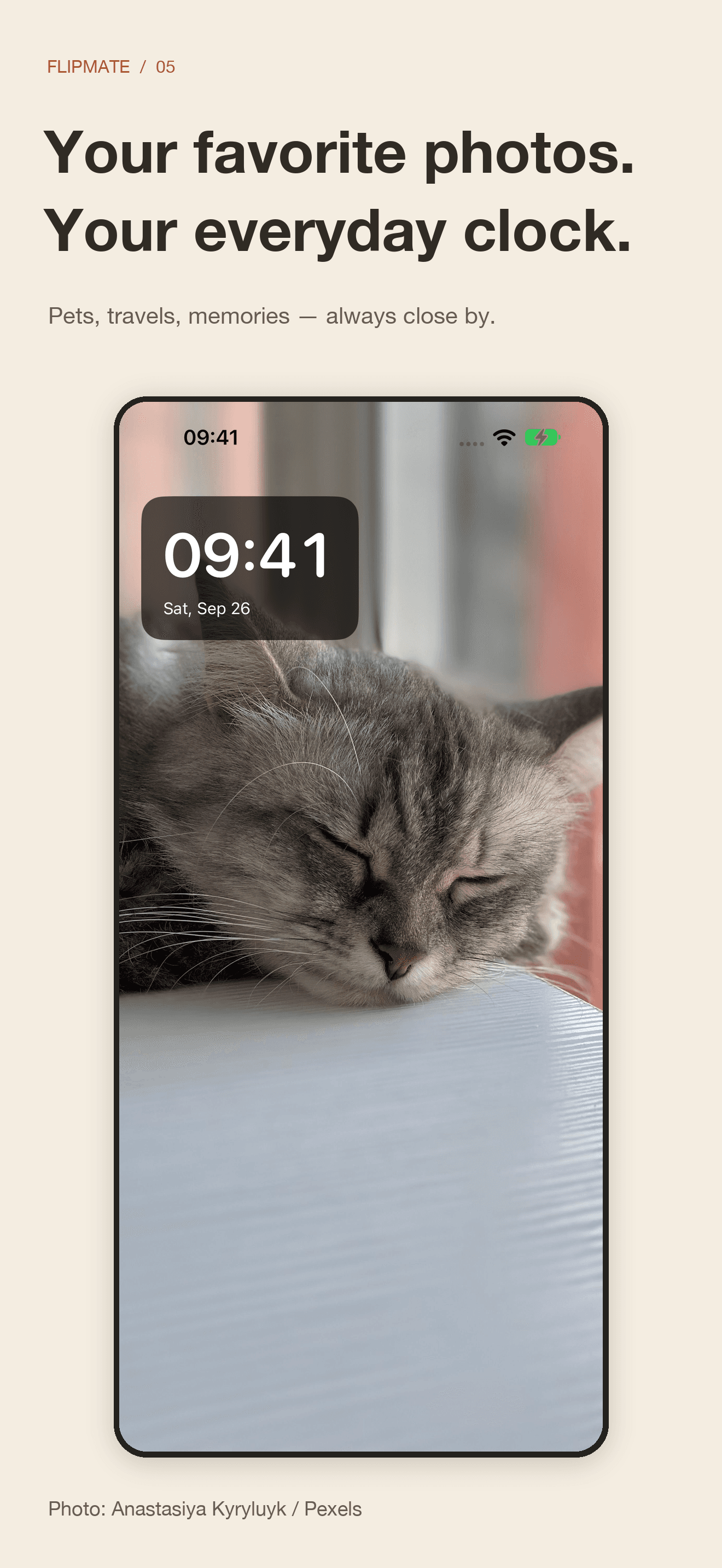 FlipMate photo clock with a cat photo